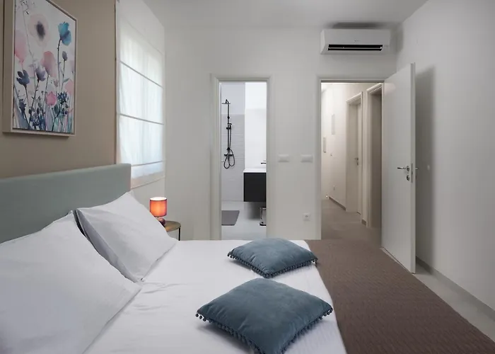 Luxury Ii With Heated Pool And Sea View Near The *