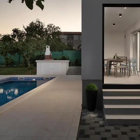 Luxury Ii With Heated Pool And Sea View Near The