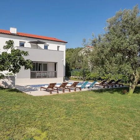 Luxury Ii With Heated Pool And Sea View Near The Villa Medulin
