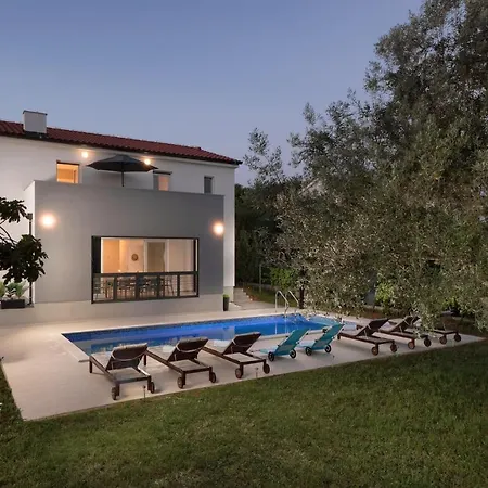 Luxury Ii With Heated Pool And Sea View Near The Villa Medulin