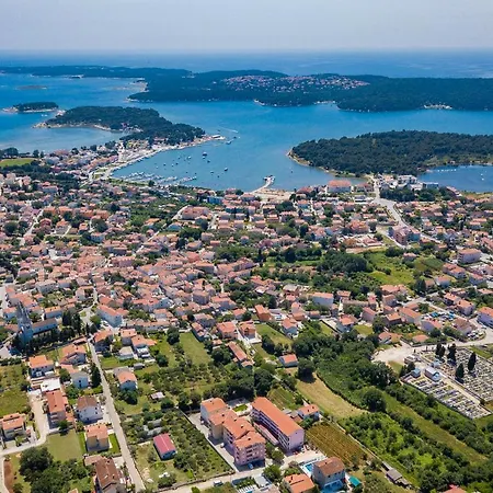 Luxury Ii With Heated Pool And Sea View Near The