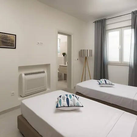 Luxury Ii With Heated Pool And Sea View Near The *