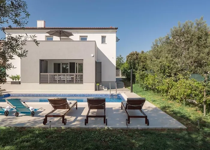 Luxury Ii With Heated Pool And Sea View Near The Medulin