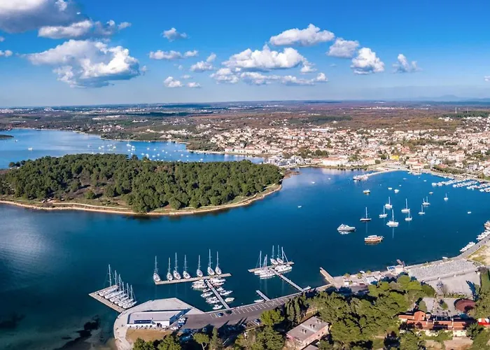 Luxury Ii With Heated Pool And Sea View Near The