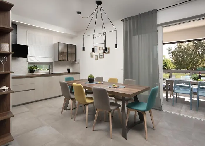 Vila Luxury Ii With Heated Pool And Sea View Near The