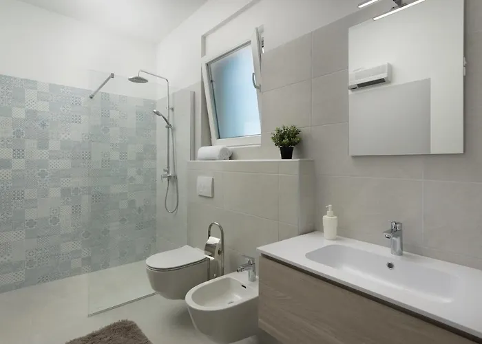 Luxury Ii With Heated Pool And Sea View Near The