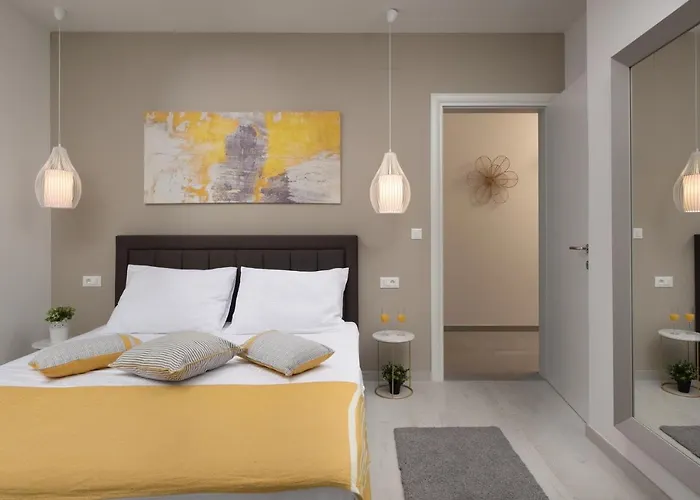 Vila Luxury Ii With Heated Pool And Sea View Near The