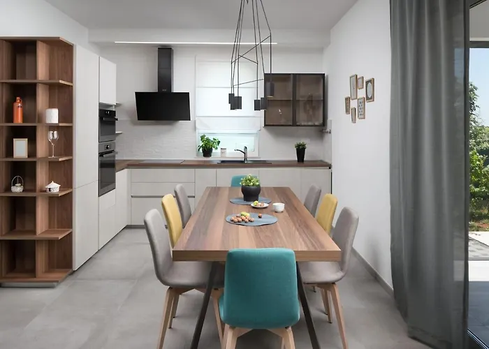 Vila Luxury Ii With Heated Pool And Sea View Near The