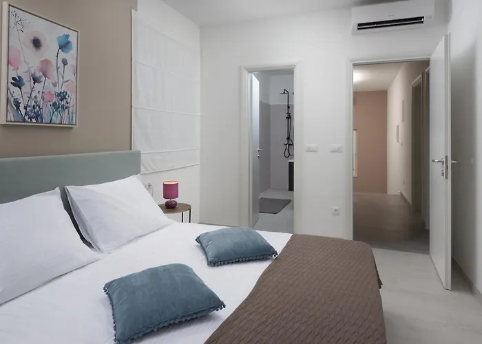 Vila Luxury Ii With Heated Pool And Sea View Near The *